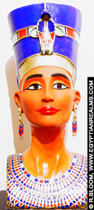 Beeld van oud-Egyptische koningin Nefertiti. Copyright R.Bloom