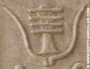 Oud-Egyptisch hieroglief van horens met Djed.
