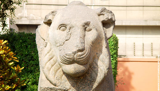 Fragment van een Egyptische leeuw.