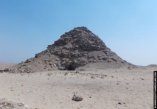 Piramide van Userkaf te Saqqara.