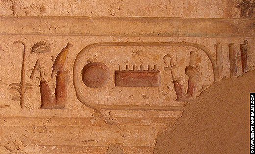 Relief van een cartouche uit de Abydos Tempel.