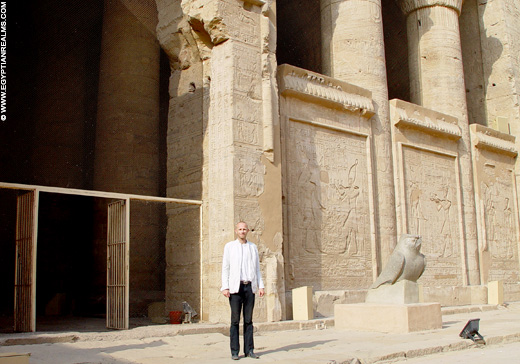 Bij de Tempel van Edfu.