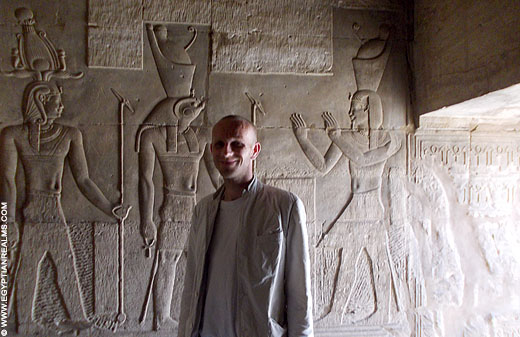 R. Bloom in de Kom-Ombo Tempel in Egypte.